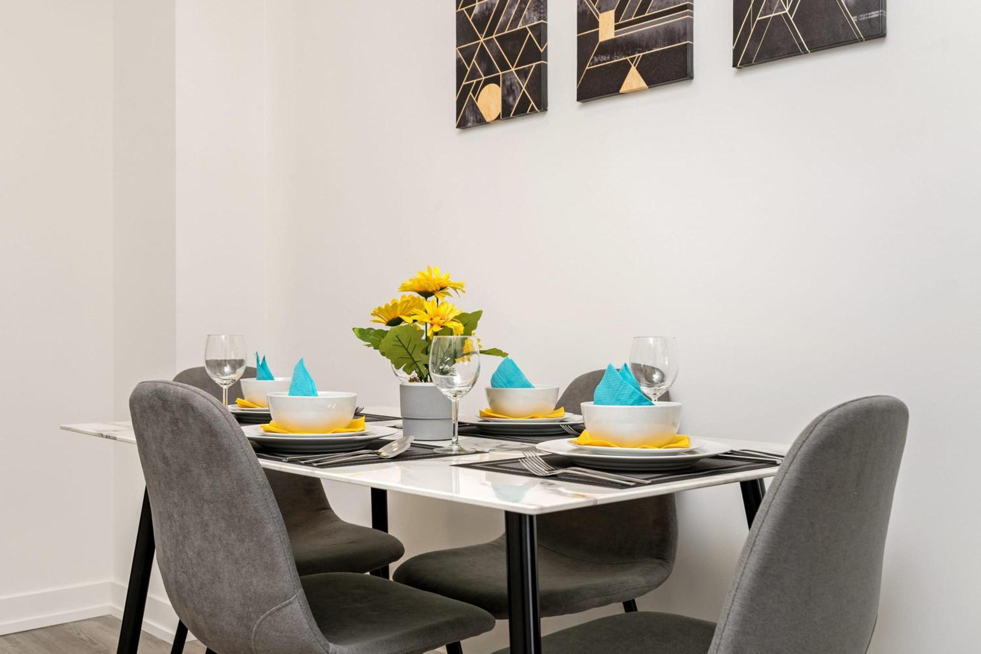 Luxury 1Br King Bed Unit - Private Balcony Appartement Kitchener Buitenkant foto