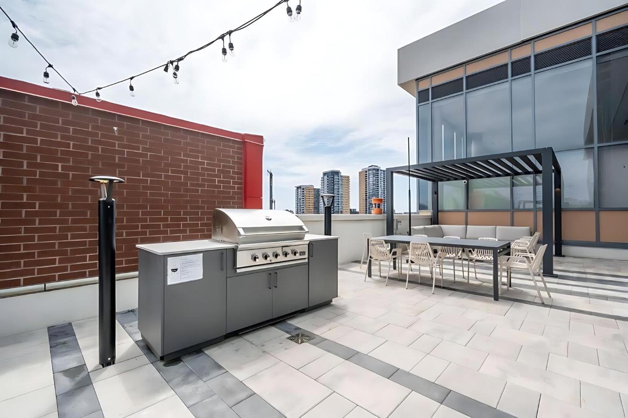 Luxury 1Br King Bed Unit - Private Balcony Appartement Kitchener Buitenkant foto